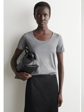 COS SLIM SILK T-SHIRT- XS